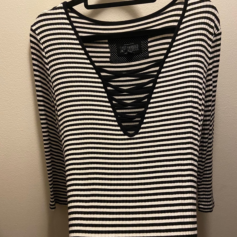 Black & White Striped 3/4 Sleeve Top